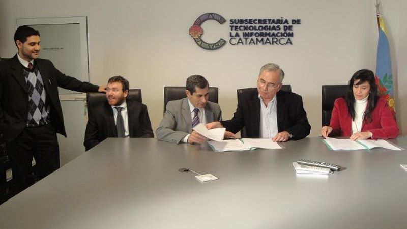 Entregaron computadoras al Ministerio de Hacienda