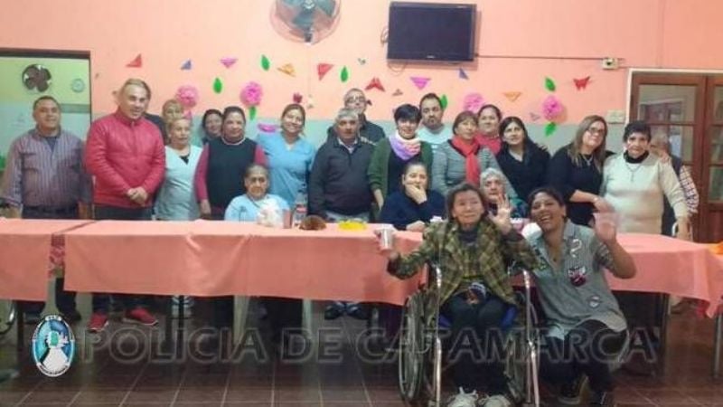 Personal policial visitó el Hogar de Ancianos Fray Mamerto Esquiú