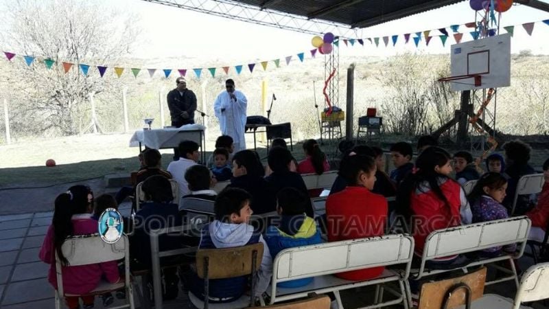 Niños de El Taco festejaron su día