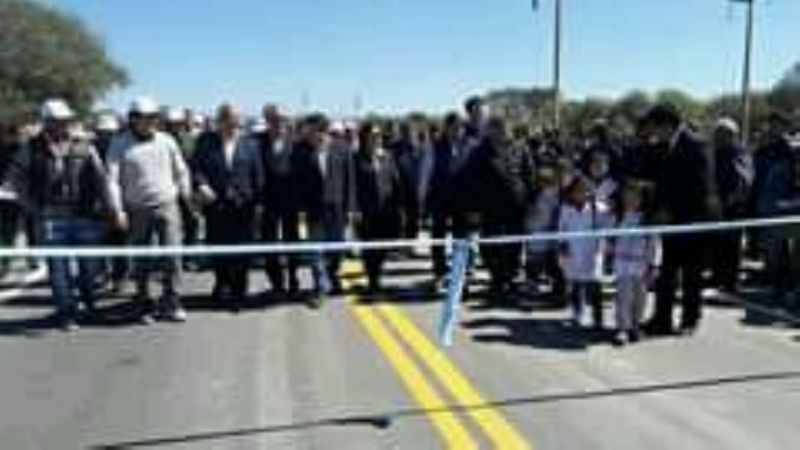Inauguraron obra de pavimento en El Alto