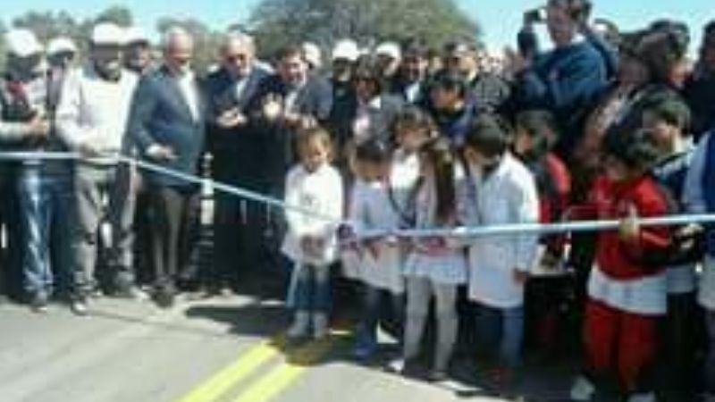 Inauguraron obra de pavimento en El Alto