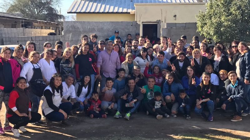 Mascheroni junto a los vecinos del B° Mi Jardín