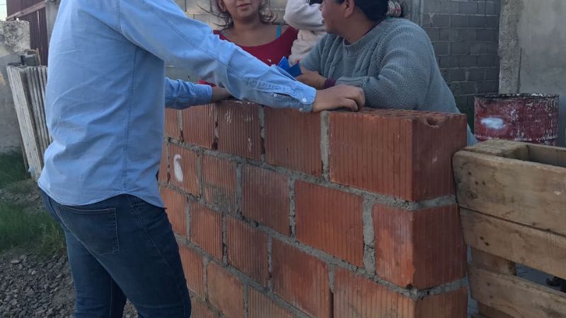 Mascheroni junto a los vecinos del B° Mi Jardín