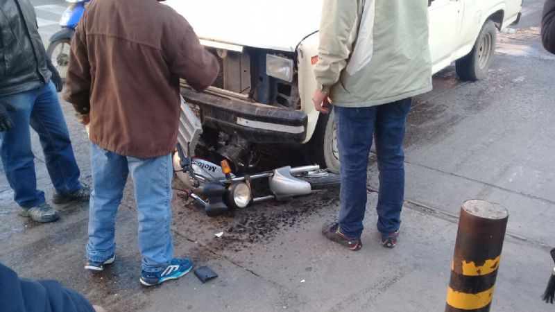 Caos vehicular en el centro por un accidente