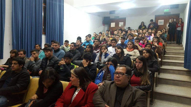 Estudiantes de Económicas becados en empresas locales