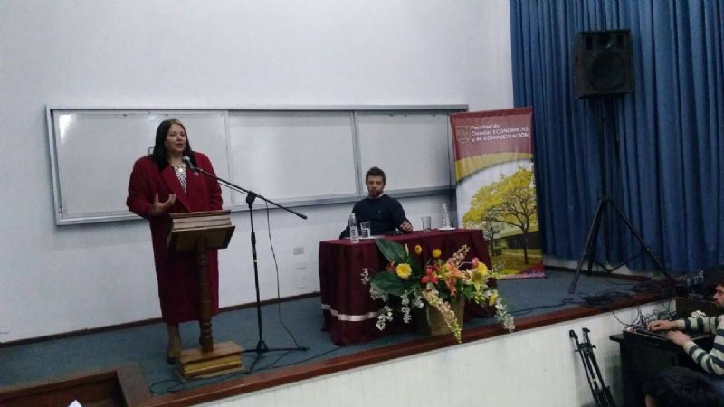 Estudiantes de Económicas becados en empresas locales