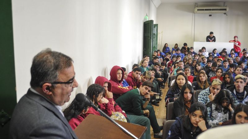 Jalil abrió la "III Conferencia Vocacional y Laboral”