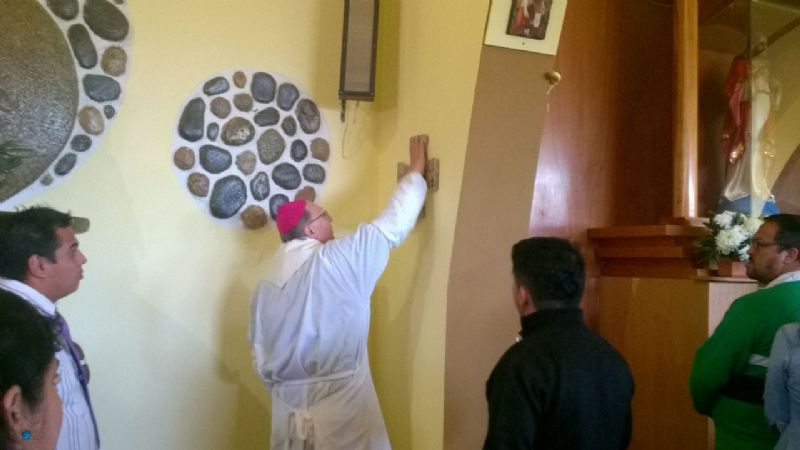 Consagración del altar y Primeras Comuniones en la parroquia de Jesús Niño