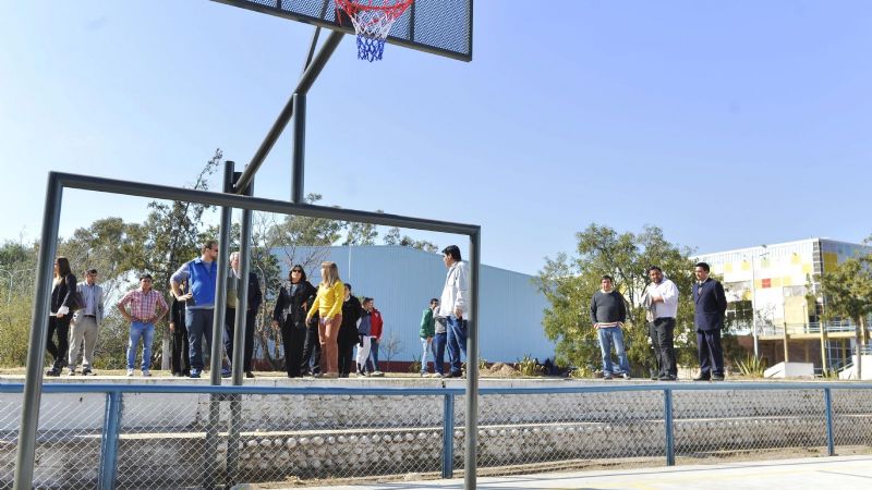 Lucía recorrió los avances de obras en el Polideportivo