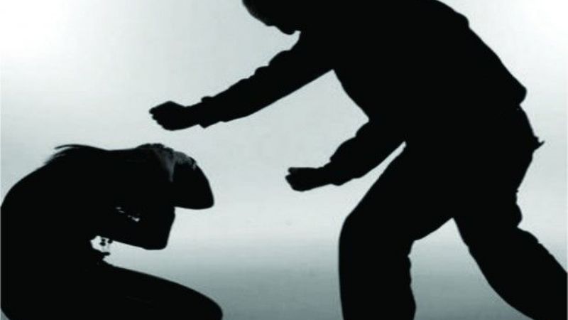 Atrapan a un hombre que golpeó a una mujer