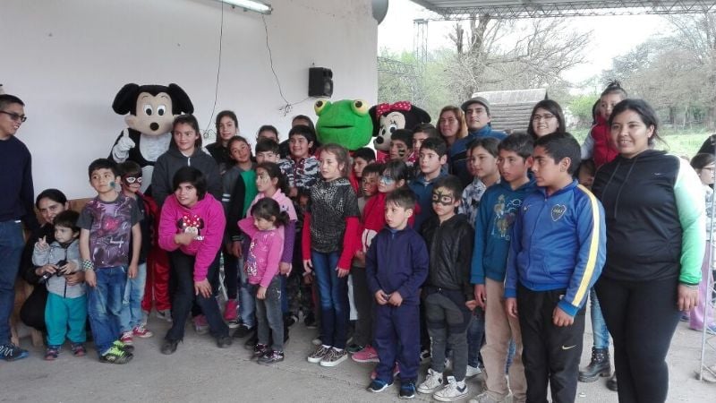 Festejo para los niños en Vilisman y Oyola