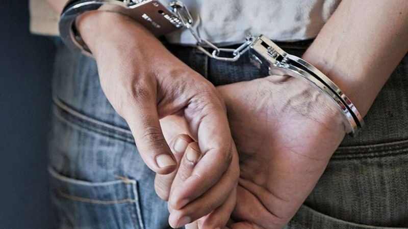 Joven arrestado por negar identificación en La Puerta