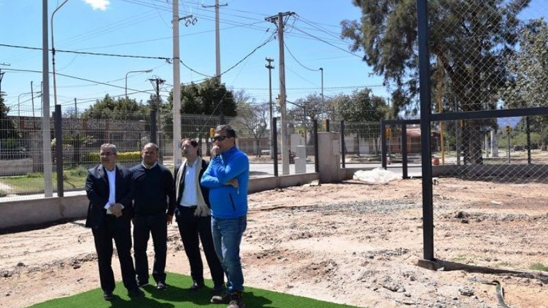 Autoridades recorrieron la obra de la canchita del B° 9 de Julio