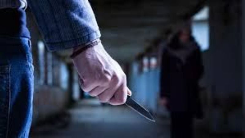 Se enfureció en un sanatorio, sacó un cuchillo y amenazó a todos