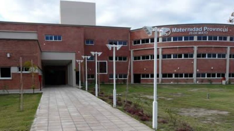 Embarazada en moto chocó con una tapa de cloaca en Valle Viejo