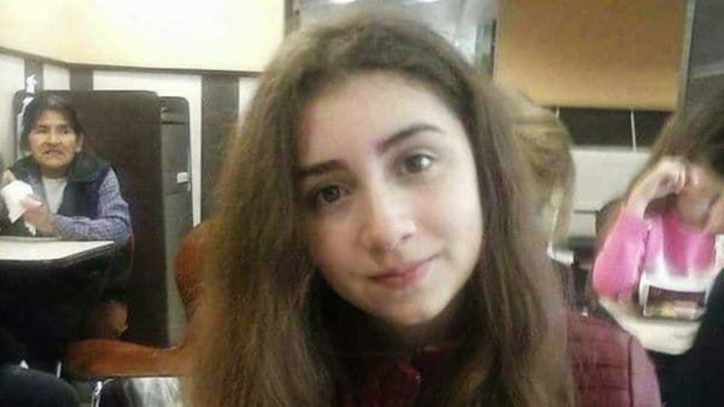 Apareció Bryanna en un local de comidas rápidas del barrio de Flores