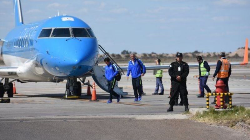 Cálido recibimiento a Boca en su llegada a Mendoza