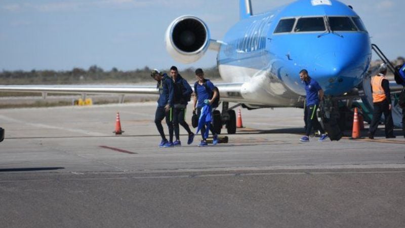 Cálido recibimiento a Boca en su llegada a Mendoza