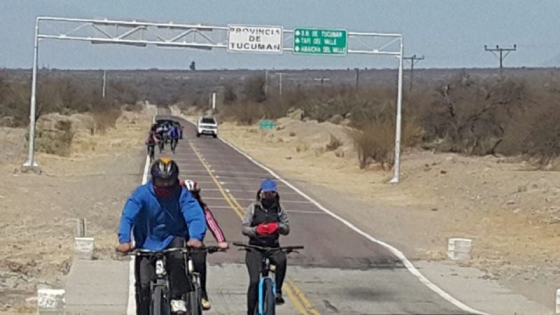 Santamarianos marchan hacia la fiesta de la Virgen y el Señor de los Milagros