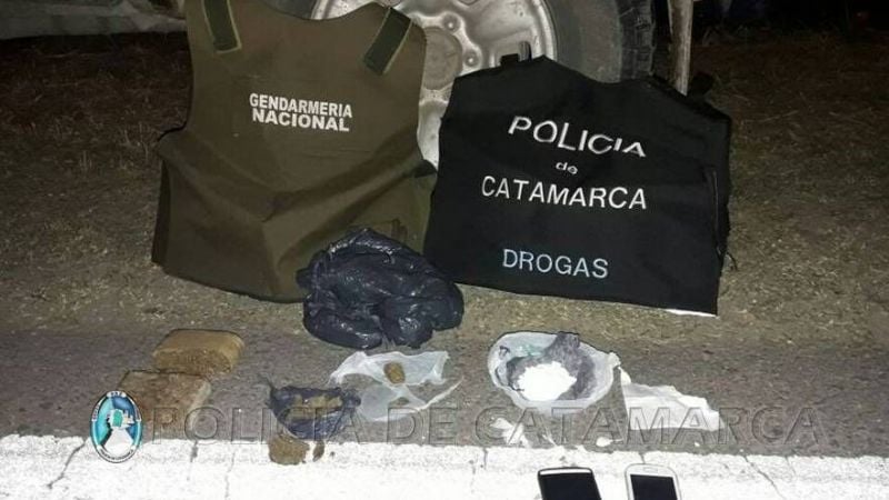 Detienen a dos tucumanos con 1 kilo de marihuana y medio de cocaína