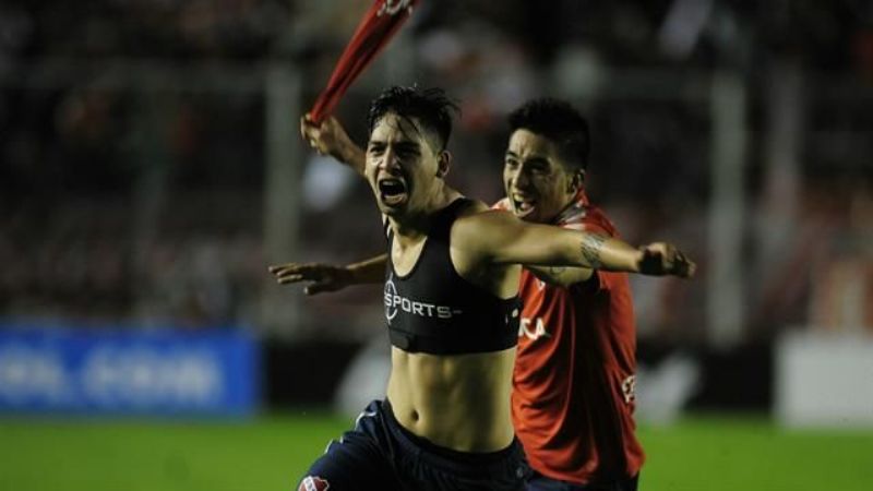 En un partido vibrante, el “Rojo” eliminó al “Decano”