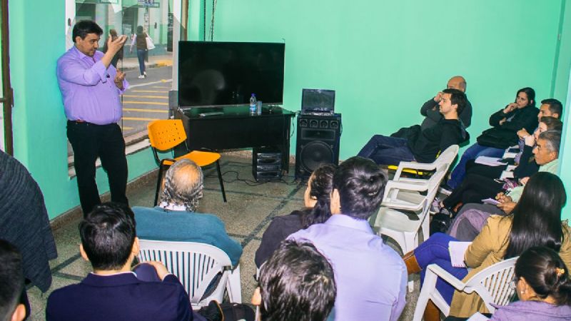 Charla debate “Estado y Gobierno”