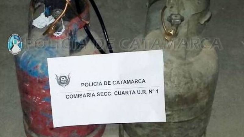 Trasladaban en un remis dos garrafas robadas