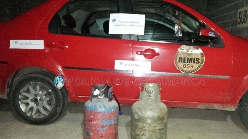 Trasladaban en un remis dos garrafas robadas