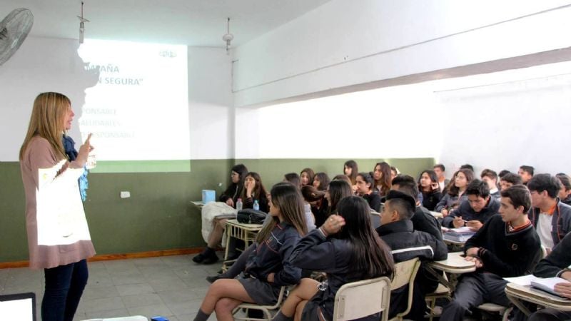 Campaña de concientización Diversión Segura en escuelas