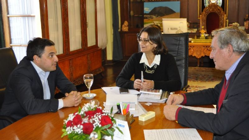 Anuncian la construcción del puente arrasado por el alud