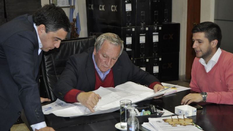 Anuncian la construcción del puente arrasado por el alud