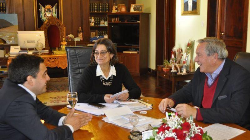 Anuncian la construcción del puente arrasado por el alud