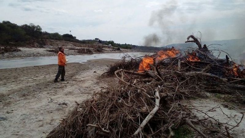 Limpieza conjunta en el río Paclín