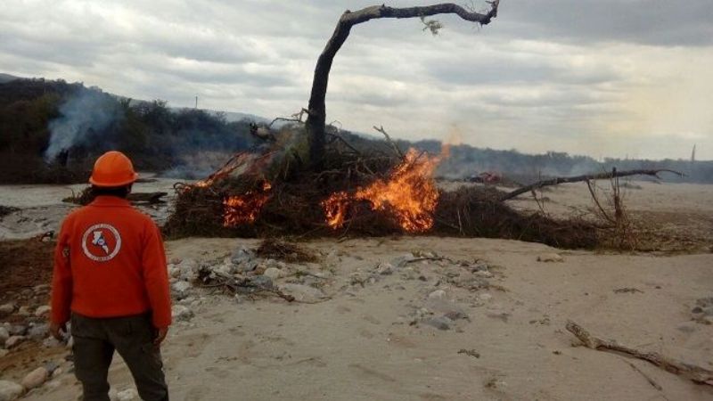 Limpieza conjunta en el río Paclín