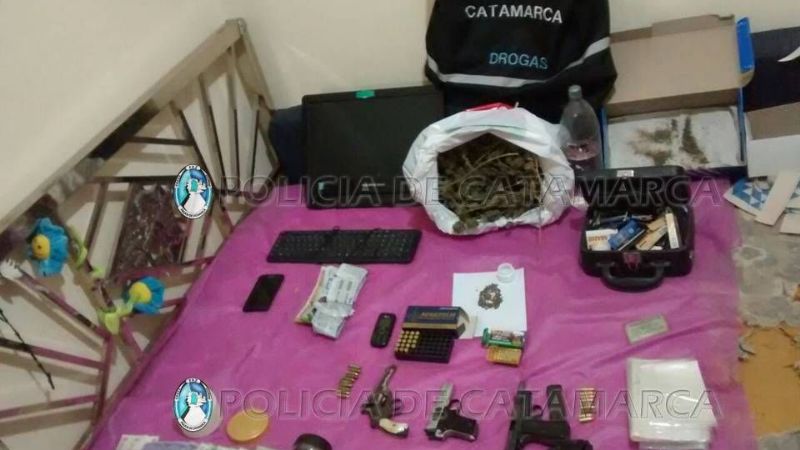 Incautan drogas, vehículos, armas de fuego y detienen a tres personas