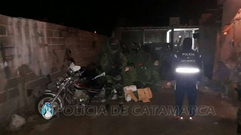 Incautan drogas, vehículos, armas de fuego y detienen a tres personas