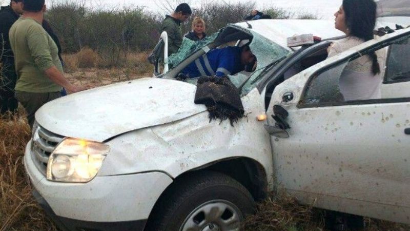 Matrimonio cordobés volcó en la ruta 157