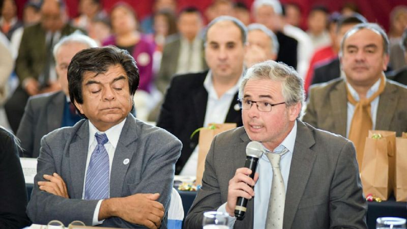 Senadores sesionan en Pomán