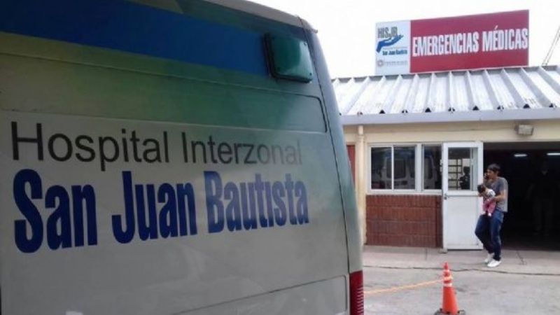 Dos jóvenes se accidentaron en moto y los trasladaron de urgencia