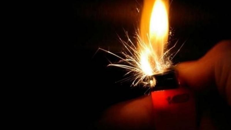 Niños jugaban con un encendedor e incendiaron la habitación