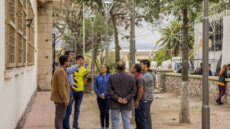 Trabajo conjunto para realzar la fachada de la escuela Industrial