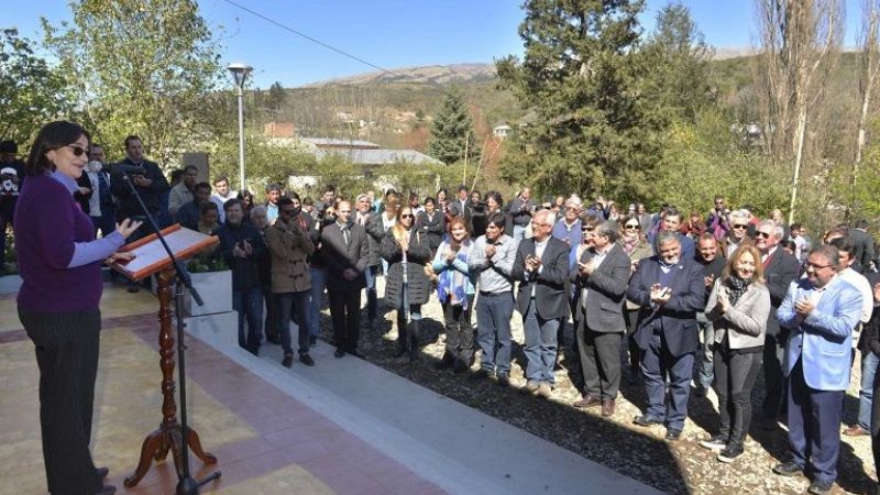 La Gobernadora anunció repavimentación del tramo El Rodeo-Las Juntas