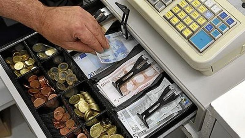 Detienen a un menor que robó 2 cajas registradoras