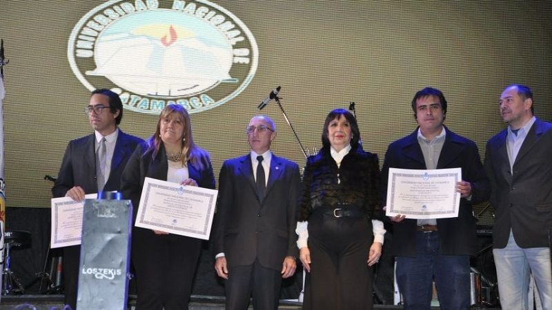 La UNCa reconoció a personalidades, instituciones y programas