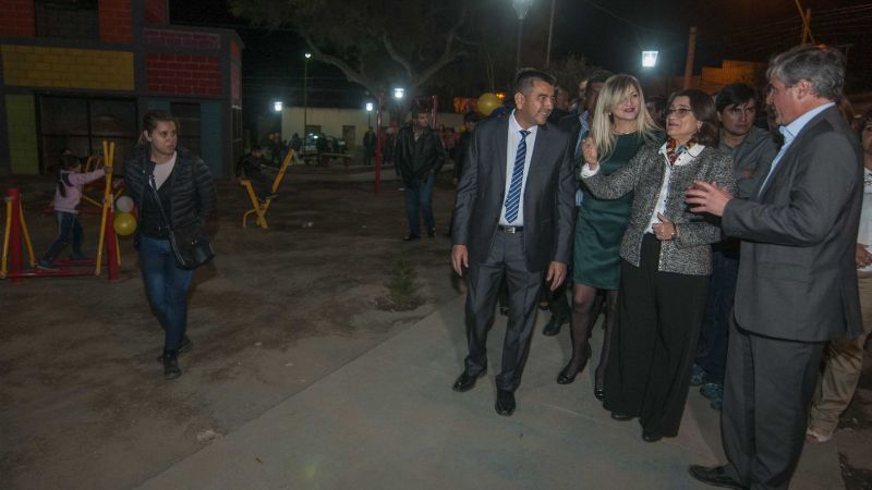 Lucía inauguró el Polideportivo de Pomán