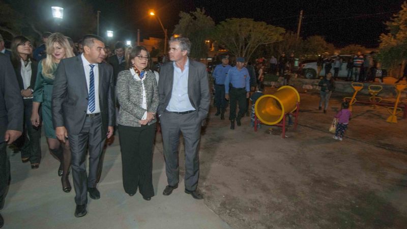 Lucía inauguró el Polideportivo de Pomán