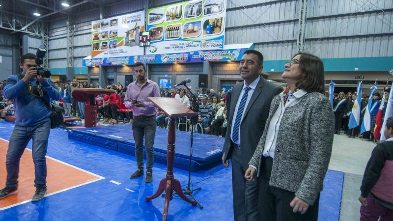 Lucía inauguró el Polideportivo de Pomán