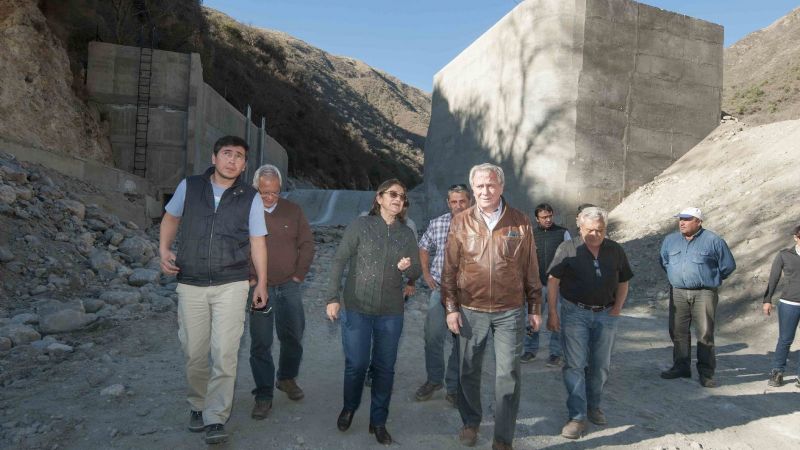 Lucía inauguró el Polideportivo de Pomán