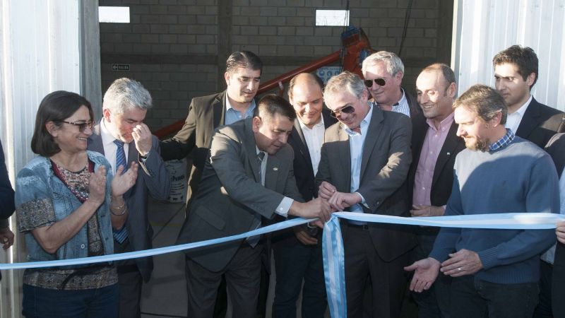 Lucía inauguró el Polideportivo de Pomán