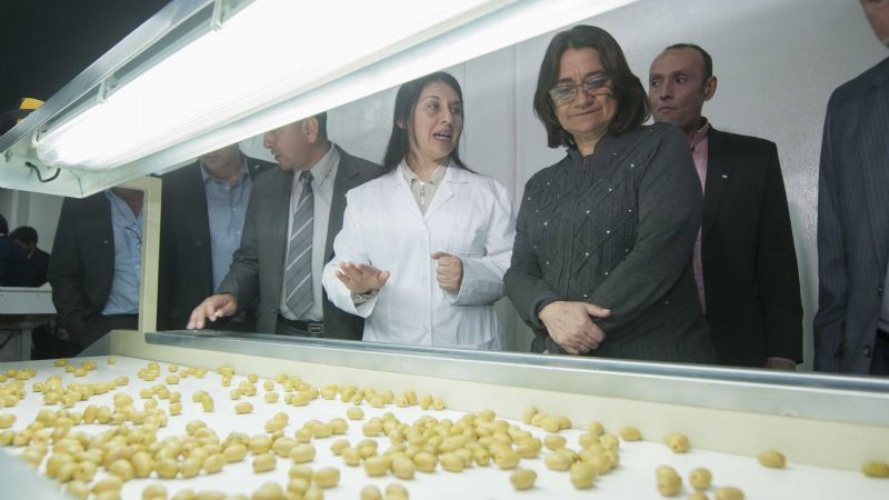 Lucía inauguró el Polideportivo de Pomán